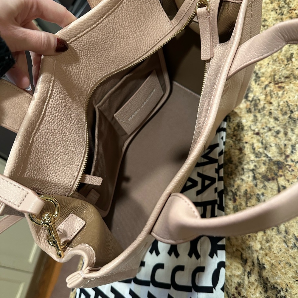 Marc Jacobs The Leather Medium Tote Bag - Picture 9 of 9